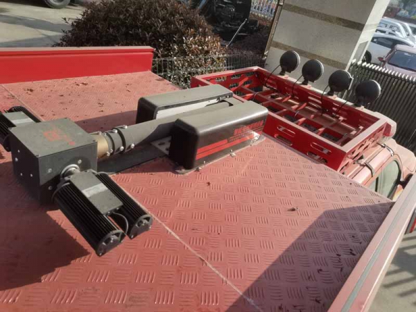 東風銳騏雙排四驅器材消防車(4×4)